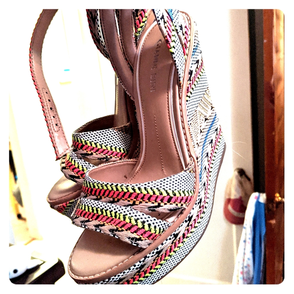 Sz. 6.5 Gianni Bini Woven Wedge Heels